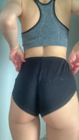 Do you like petite whores with juicy ass
