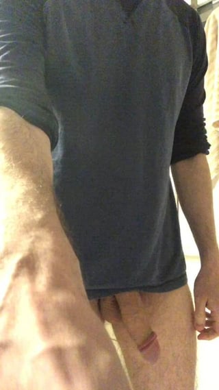 34M Hung guy looking to experience you